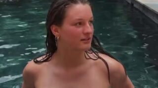 Itscarlyjane Teasing Boobs In Pool – Onlyfans Video